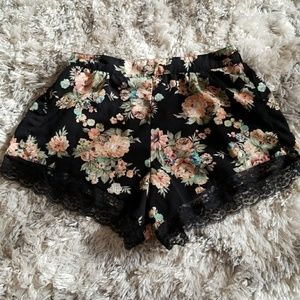 Lace trim floral shorts